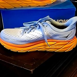 Hoka Clifton 8 womens size 8.5wide brand new